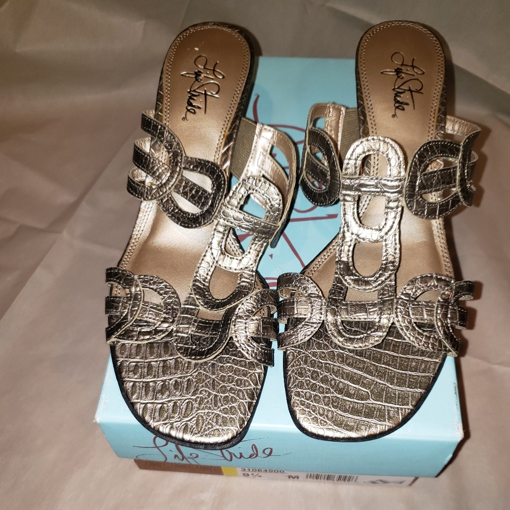 Life Stride hornback sandals